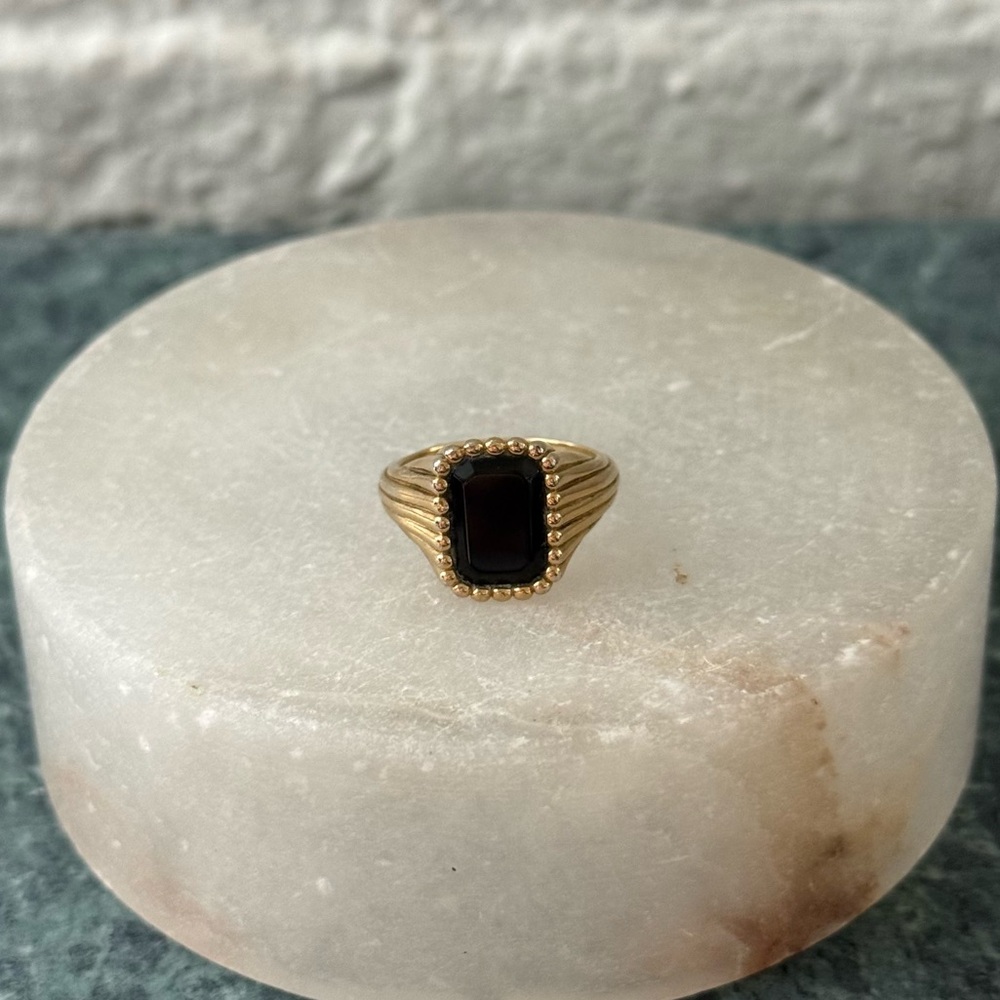 Mejuri x Jenna Lyons Onyx Signet Pinky Ring (Size: 4)